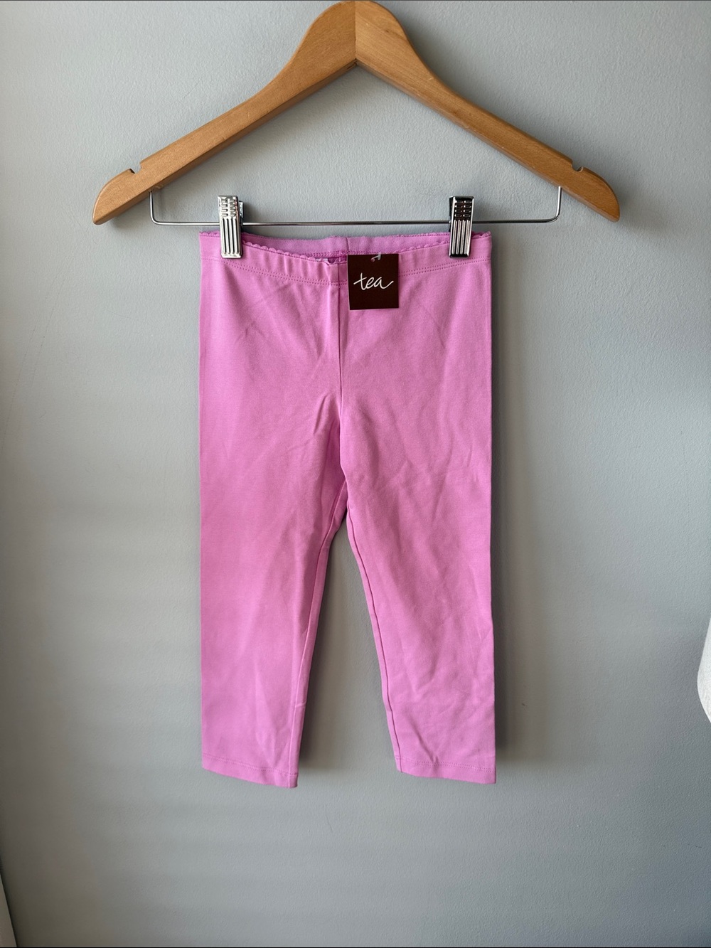 TEA Solid Pink Scallop Trim Girls Leggings NWT - Picture 3 of 7